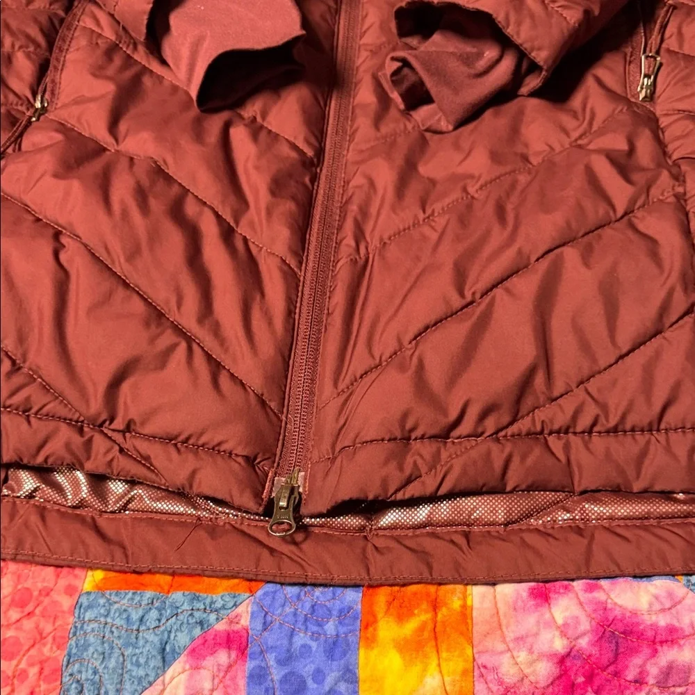 Columbia Women's Maroon Hooded Puffer Jacket - Picture 6 of 6